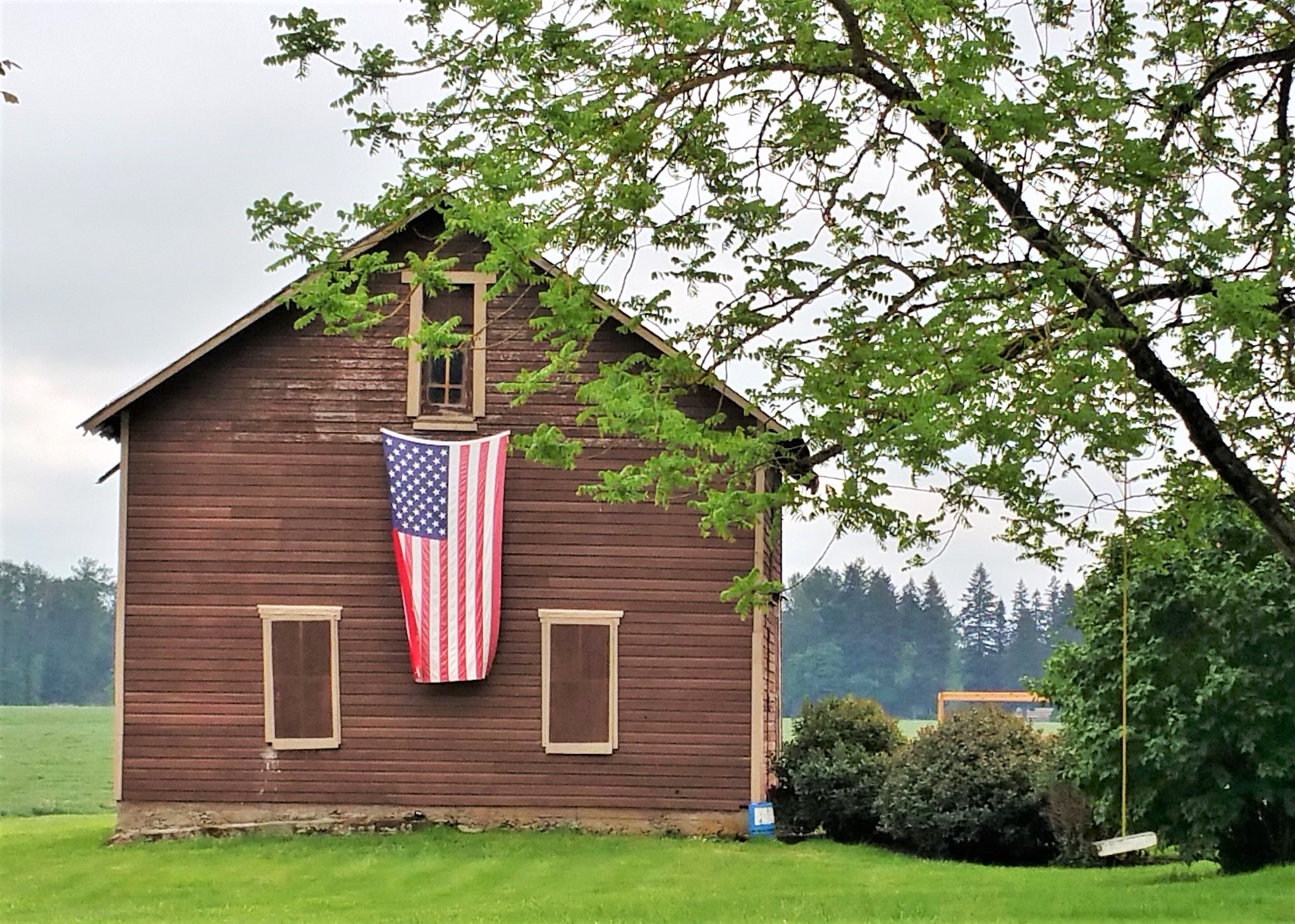 photo of old barn with American Flag
