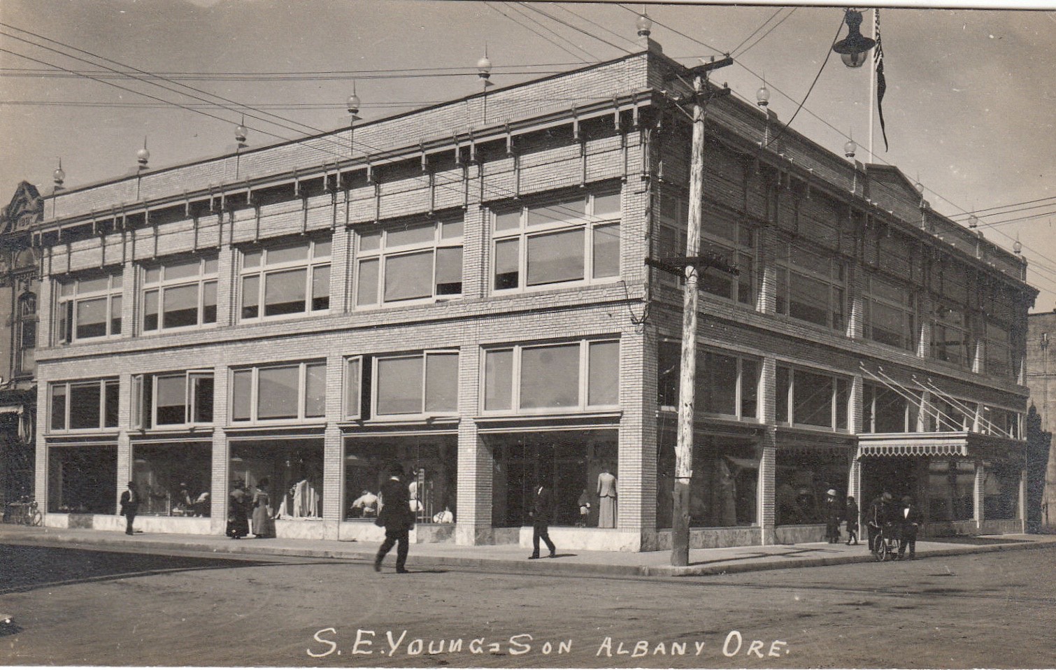 historic photo SE Young Bld. Albany OR