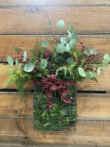 Christmas Door Hanger @ Peaceful Valley Farm & Garden Supply | Albany | Oregon | United States